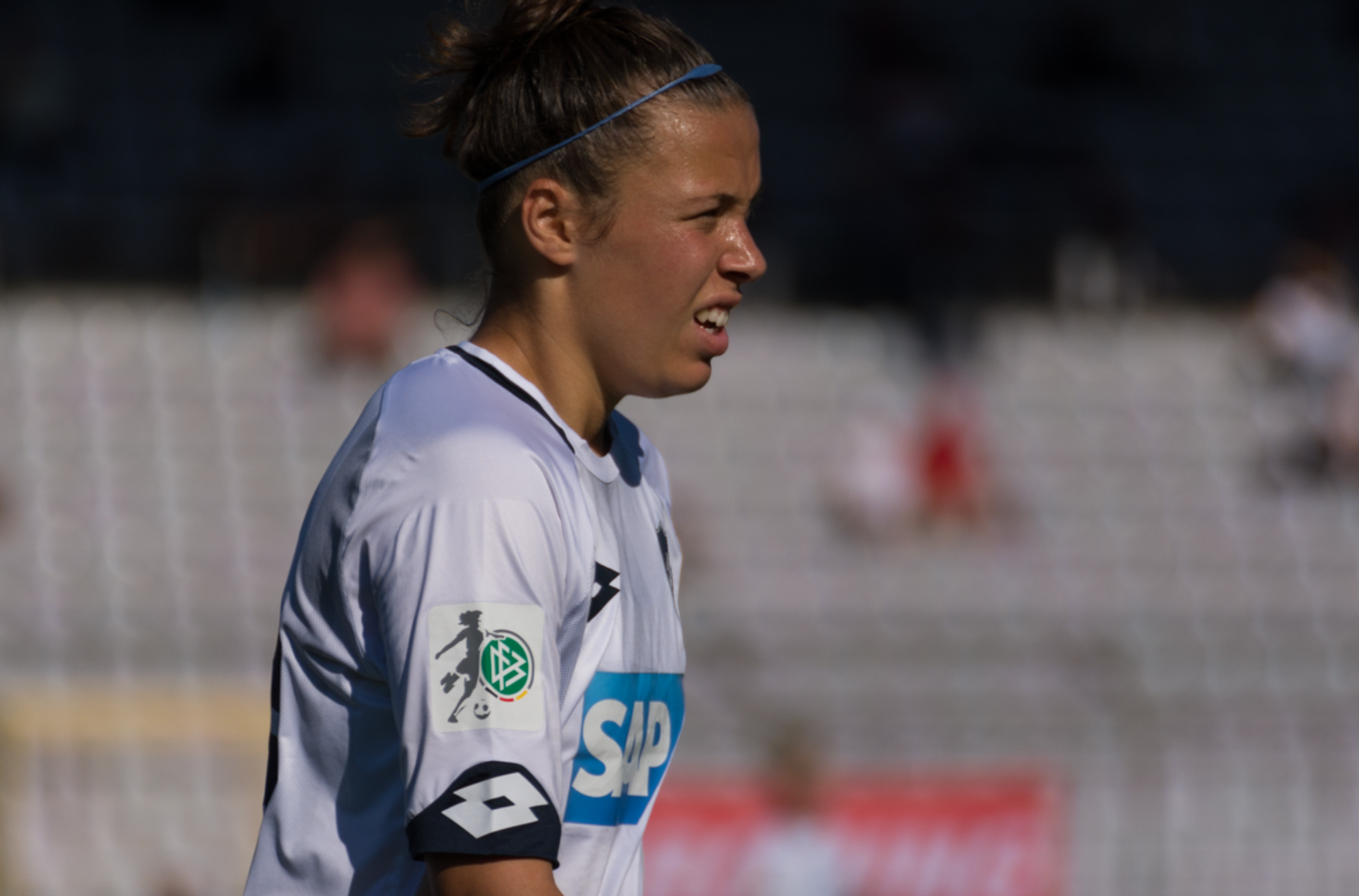 Frauen-Bundesliga Matchday 8 Round-Up: Wolfsburg swings title race, Hoffenheim humiliates Leverkusen and Frankfurt routs Zeiss Jena.